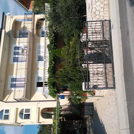 Tikvesa Apartment